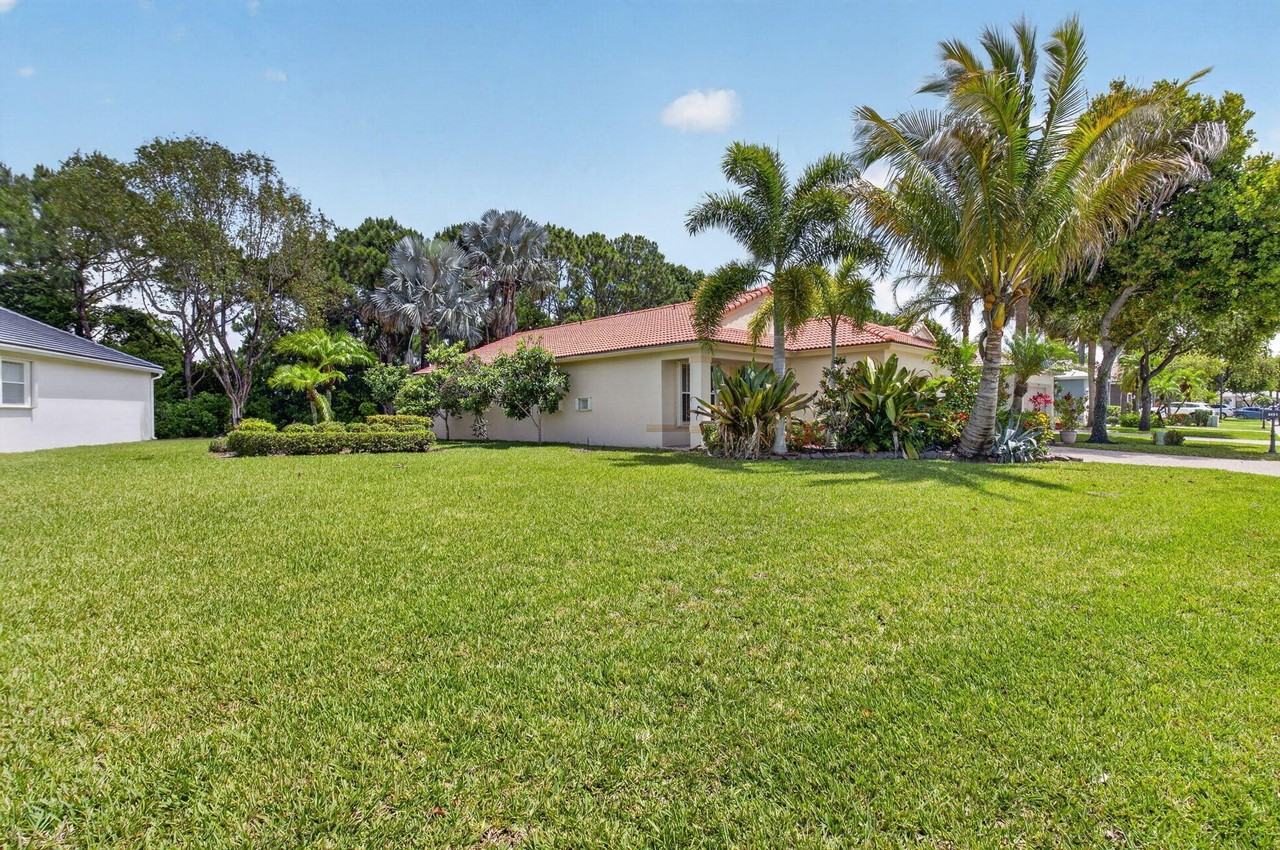 8451 Siciliano St - Photo 2 of 50