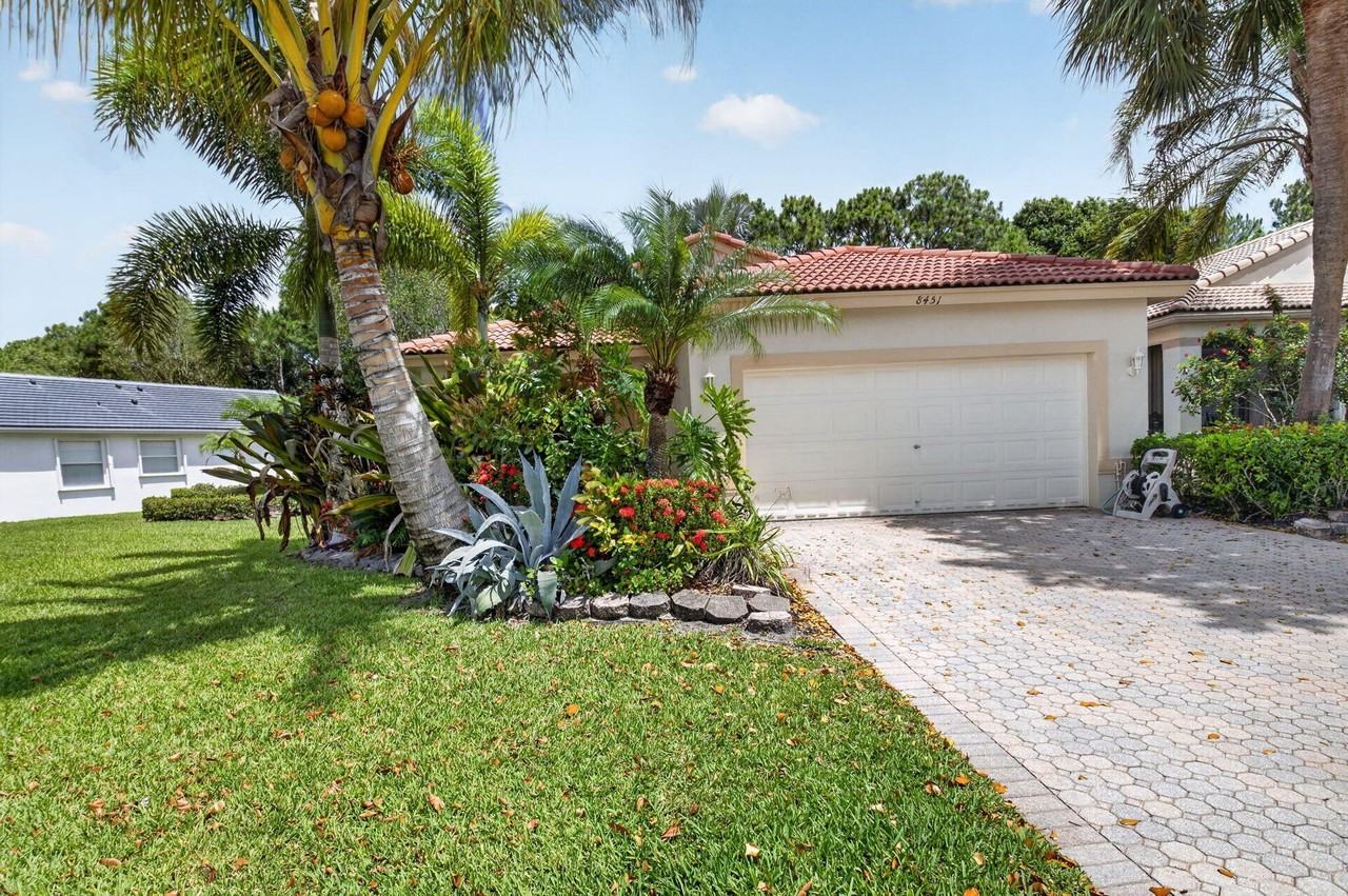 8451 Siciliano St - Photo 4 of 50