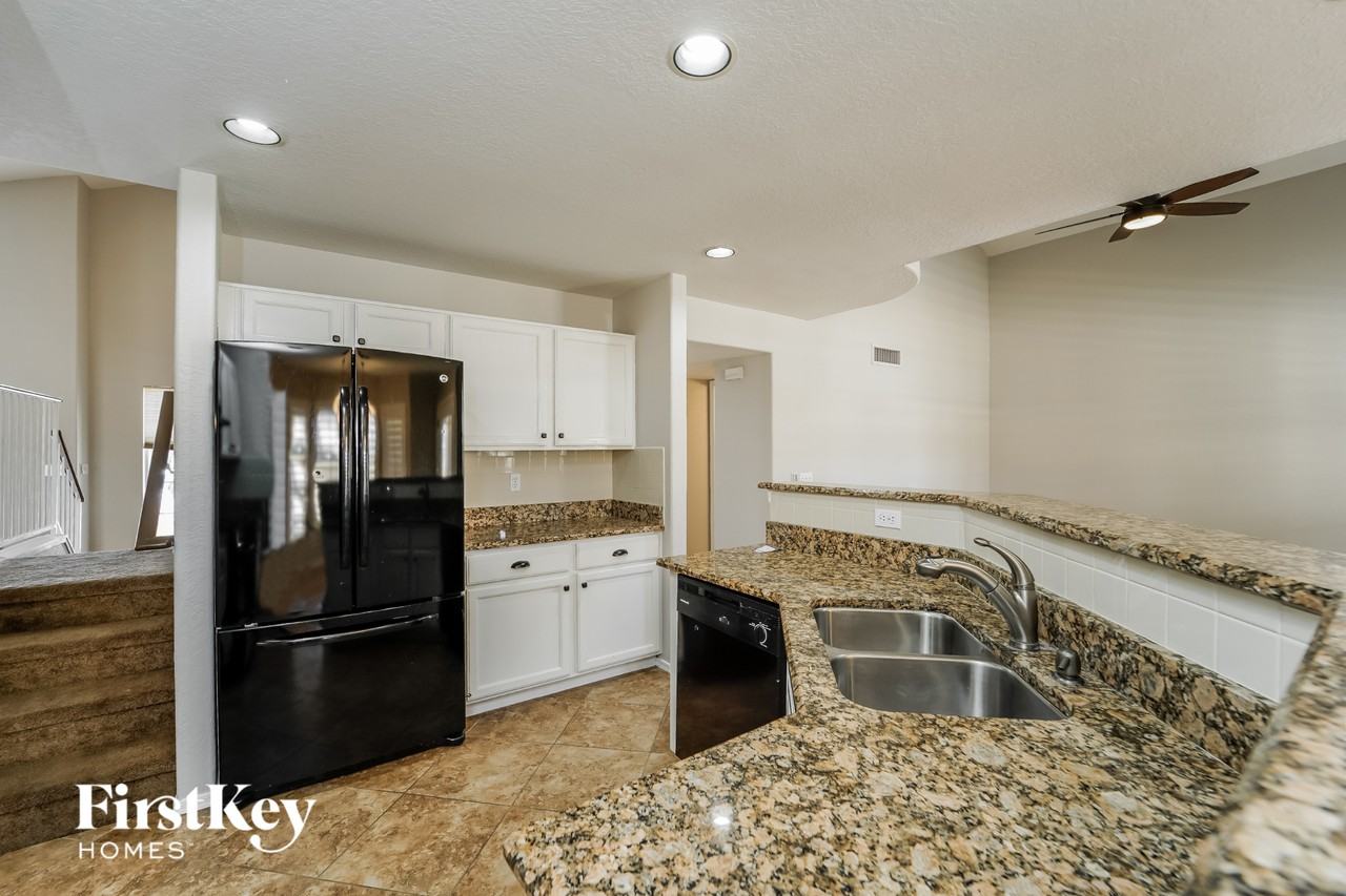 8166 N Pocono Way - Photo 4 of 13