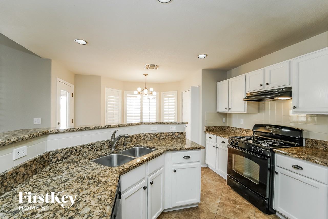 8166 N Pocono Way - Photo 5 of 13
