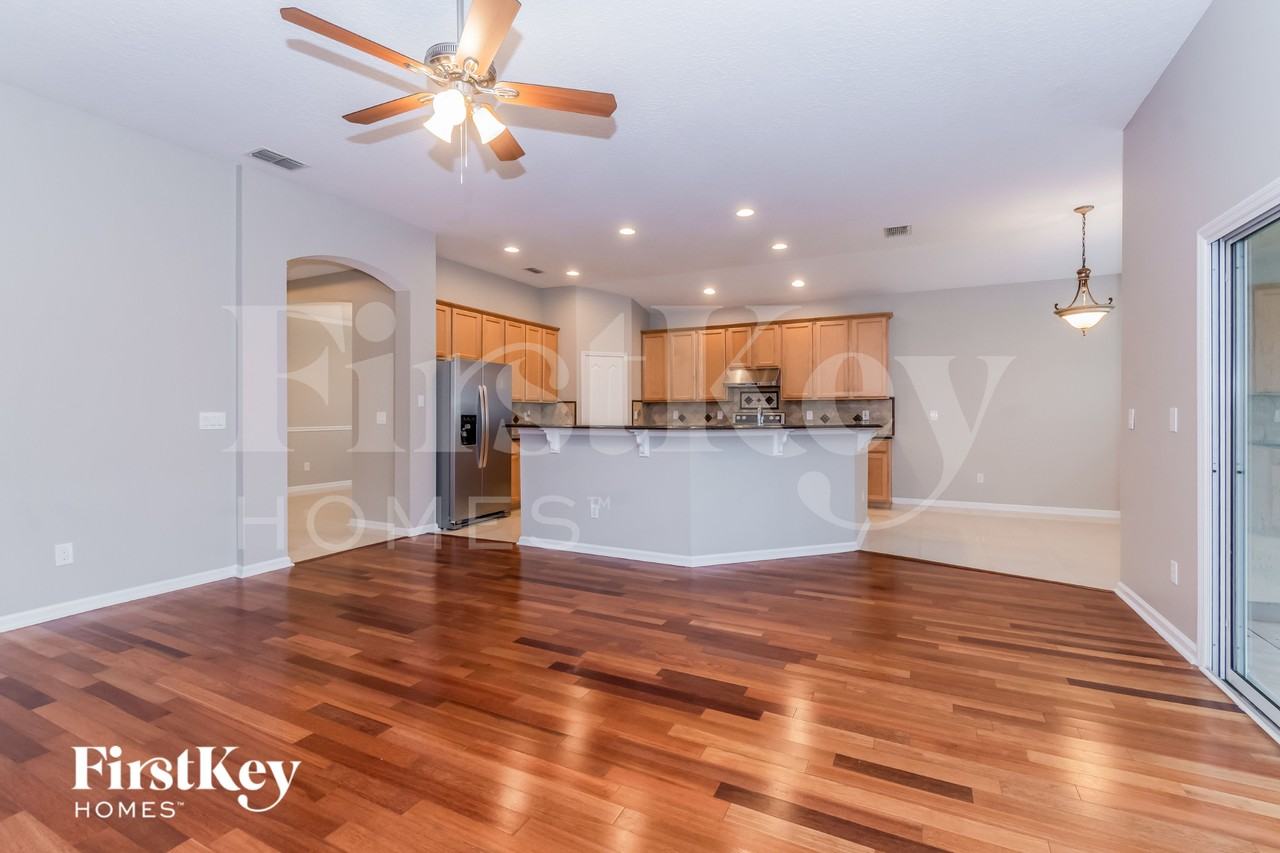 2970 Thorncrest Dr - Photo 2 of 15