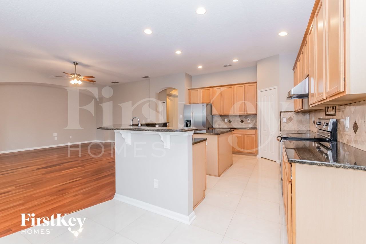 2970 Thorncrest Dr - Photo 4 of 15