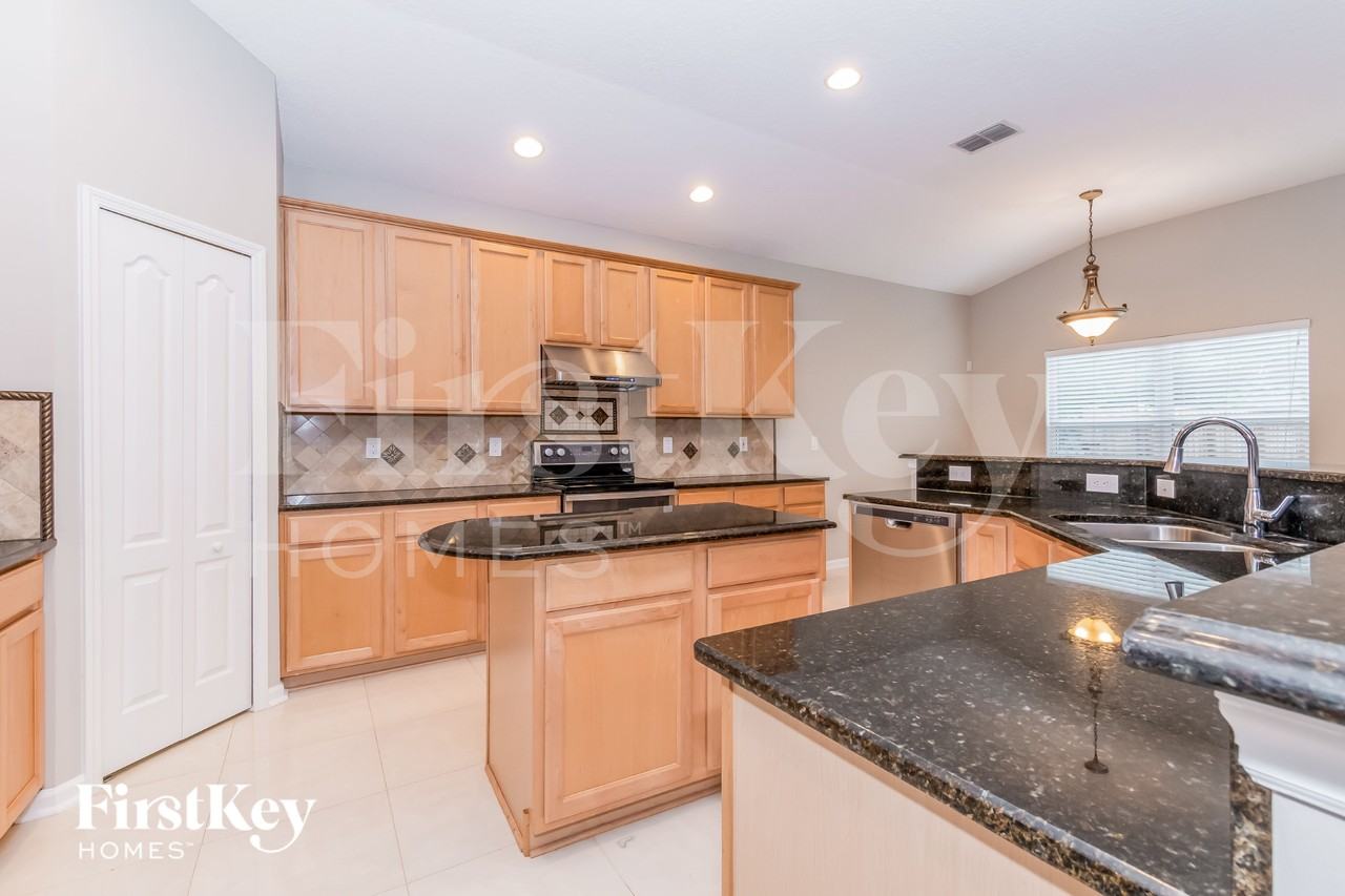 2970 Thorncrest Dr - Photo 5 of 15