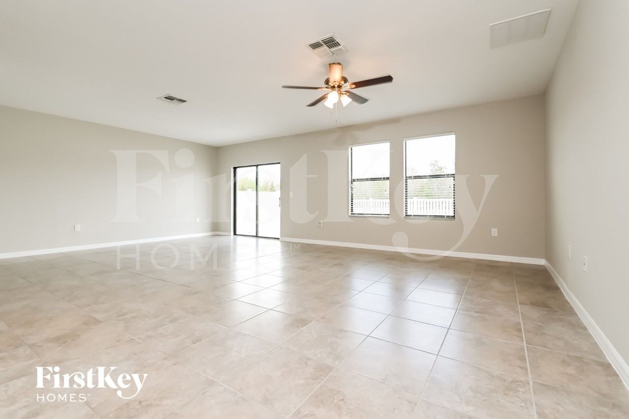 14827 Crescent Rock Dr - Photo 3 of 17