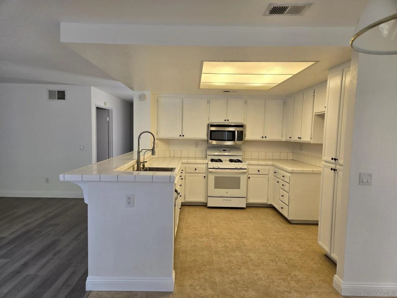 9480 Maler Rd - Photo 7 of 15
