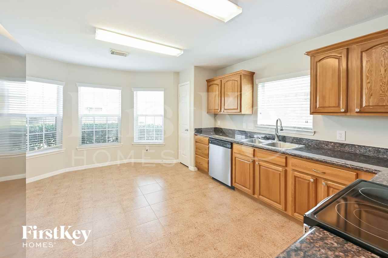 10364 Stone Gate Dr - Photo 5 of 16