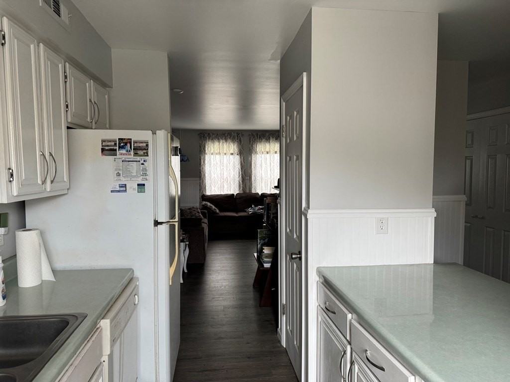 7203 Bunting Rd - Photo 3 of 8