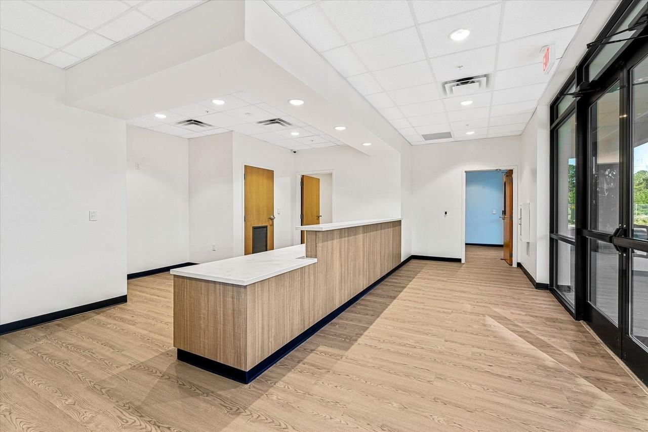 481 Shores Blvd - Photo 5 of 47