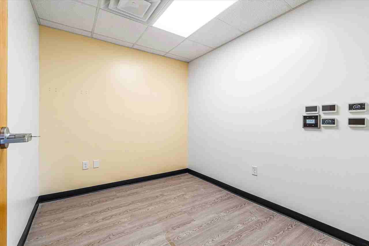 481 Shores Blvd - Photo 6 of 47