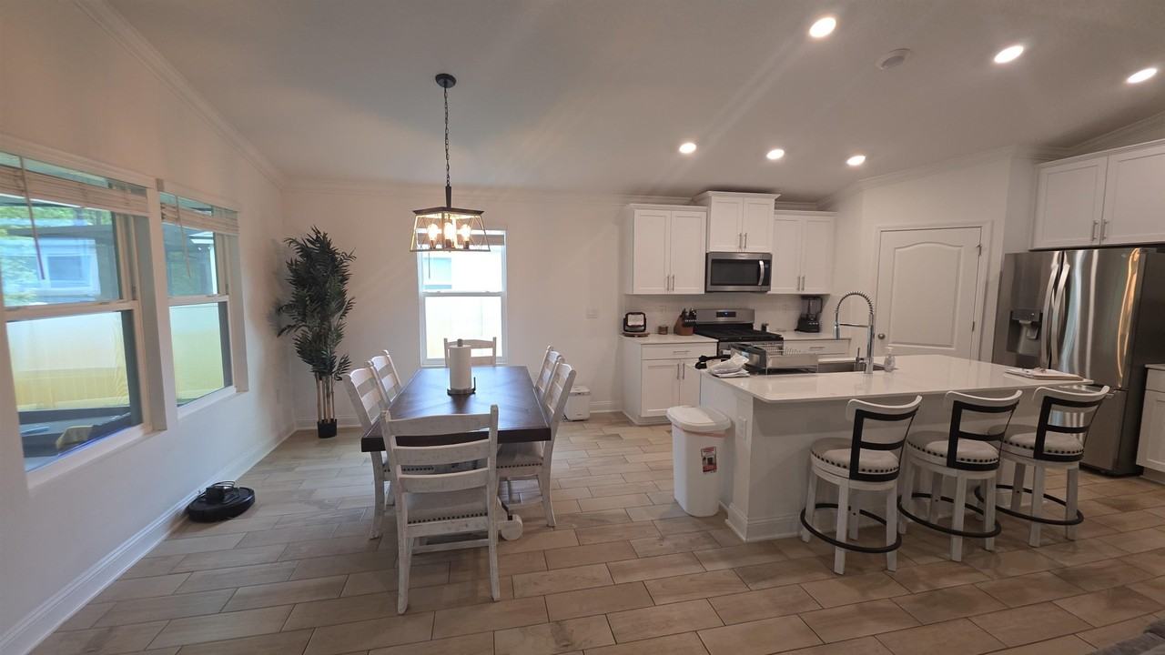 248 Zancara St - Photo 4 of 37