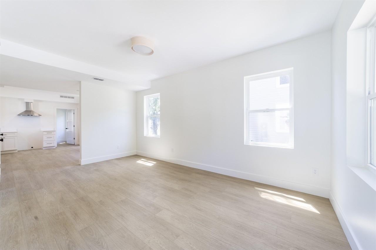 962 Alexander St - Photo 7 of 32