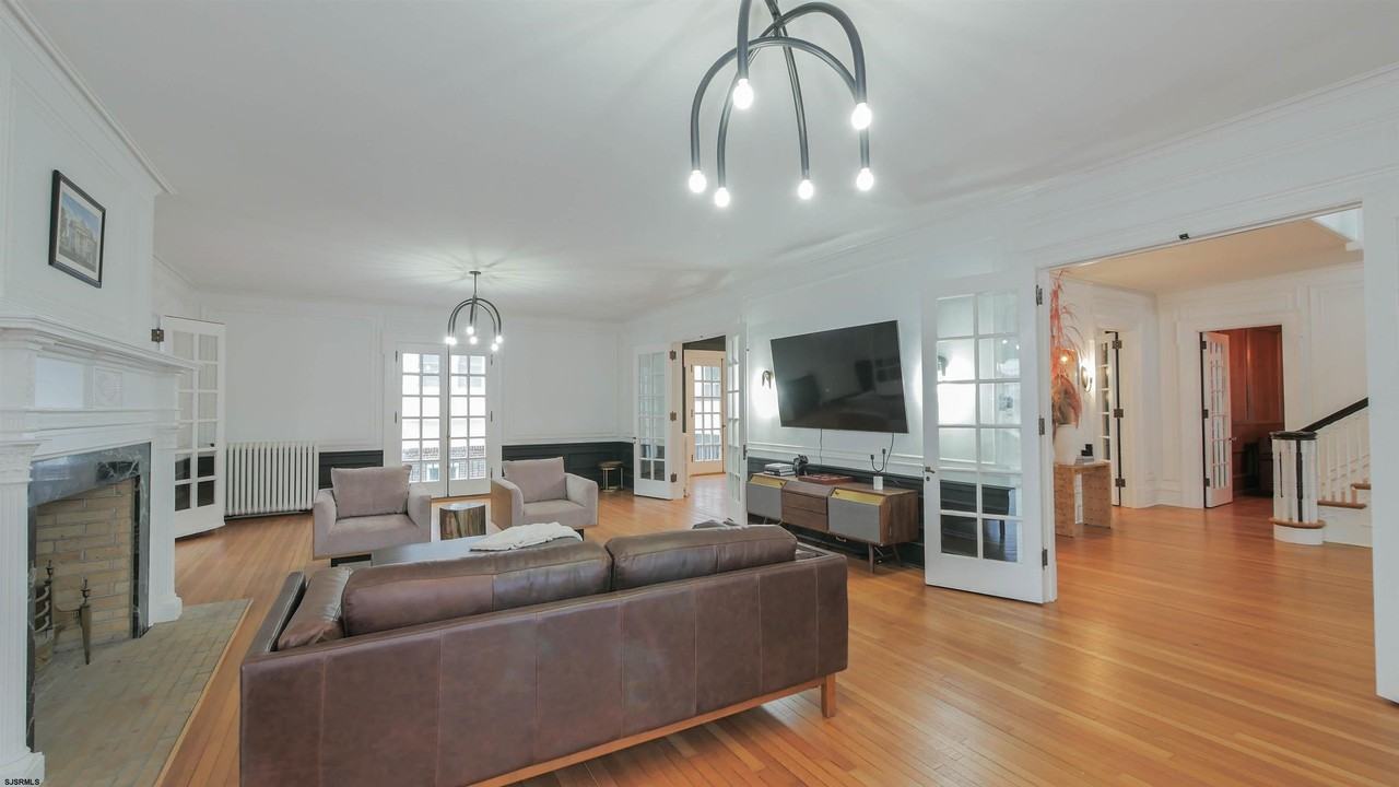 4700 Atlantic Ave - Photo 5 of 50