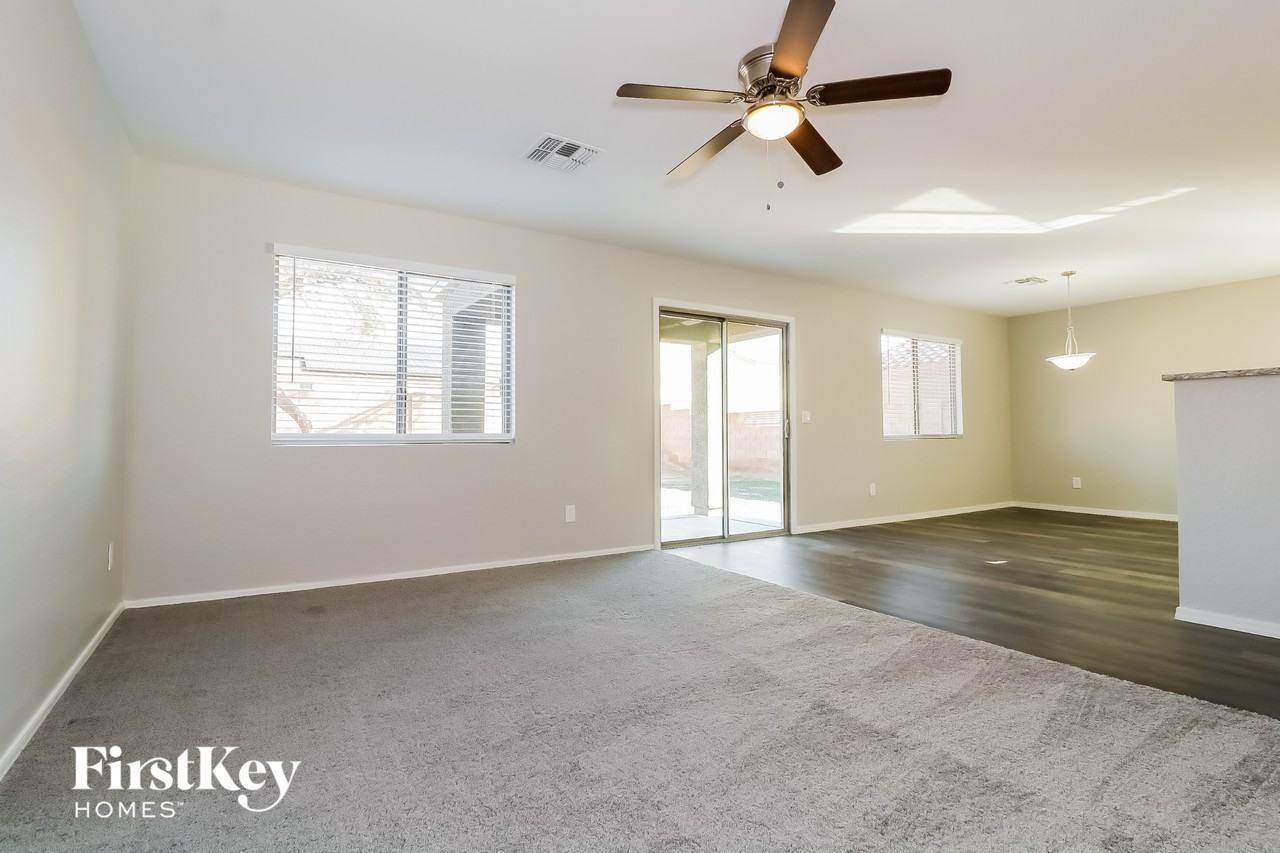 23704 W Huntington Dr - Photo 4 of 15