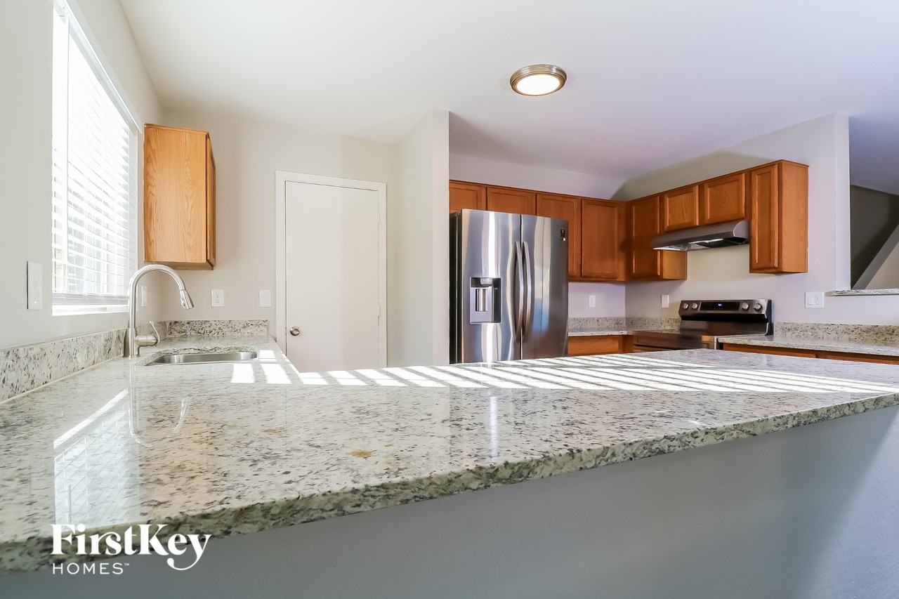 23704 W Huntington Dr - Photo 6 of 15
