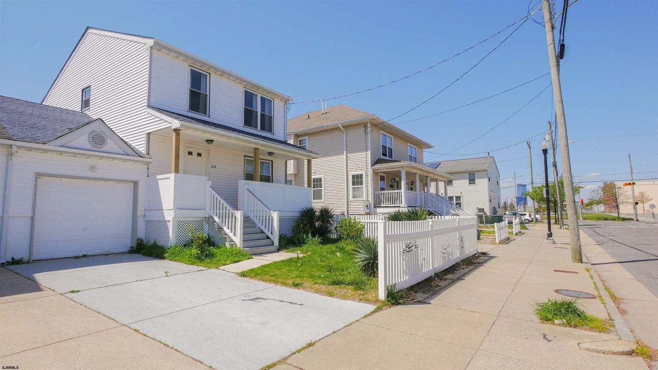 128 N Rhode Island Ave - Photo 3 of 50