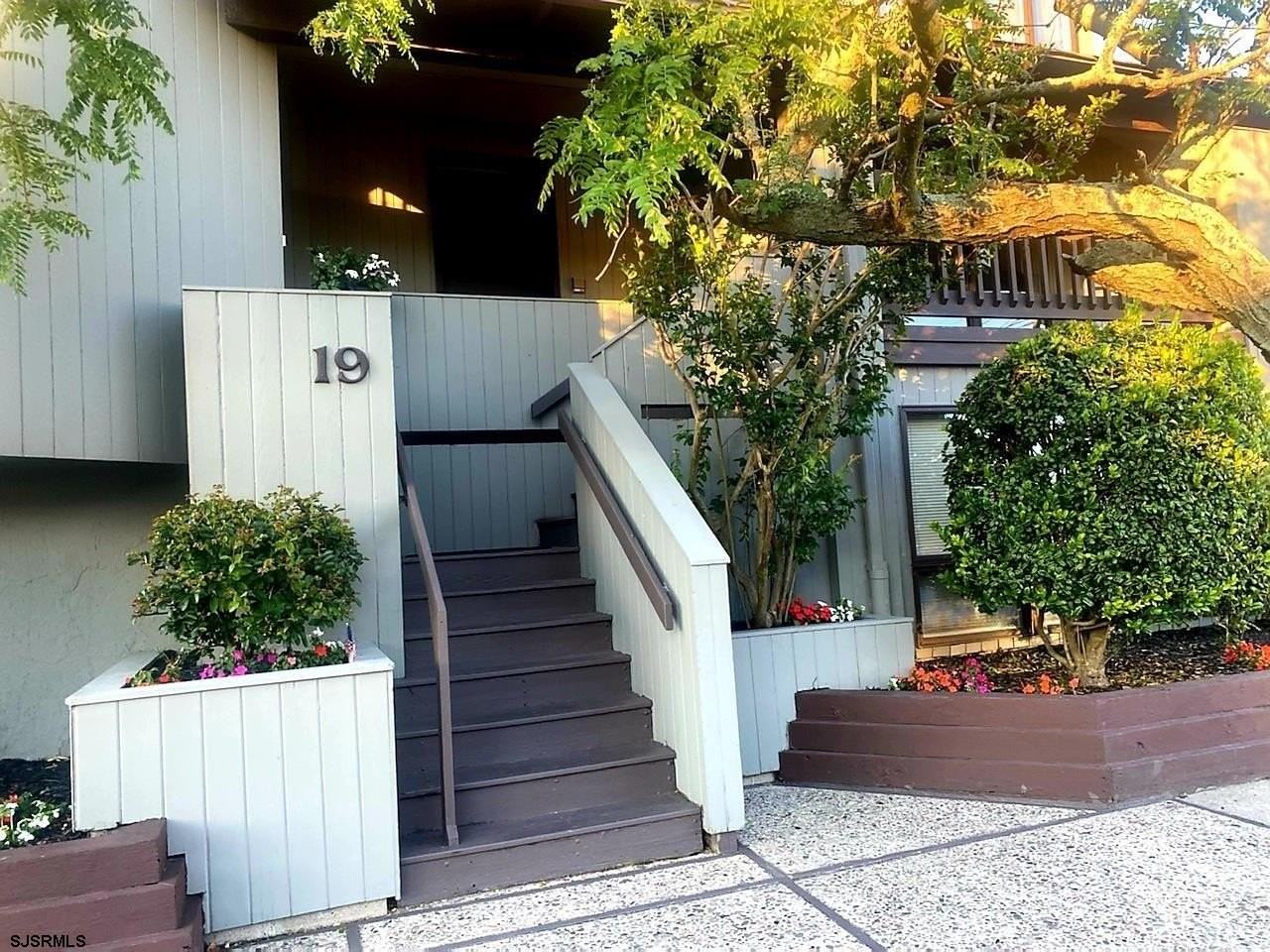 19A S Gladstone Ave #A - Photo 3 of 26