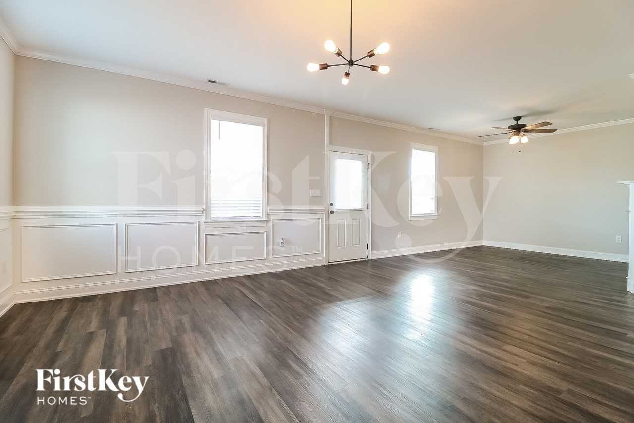 377 Ashley Woods Ct - Photo 4 of 15