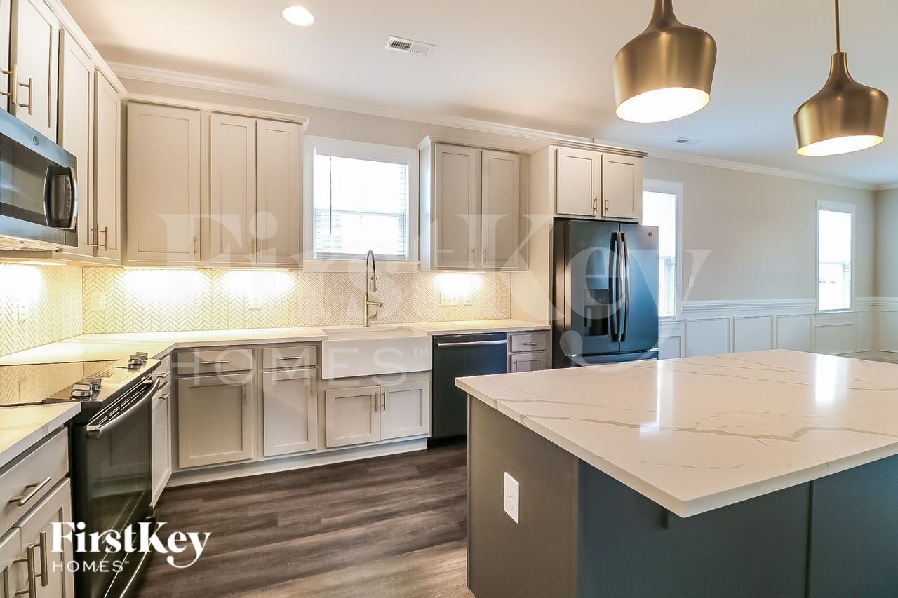 377 Ashley Woods Ct - Photo 7 of 15