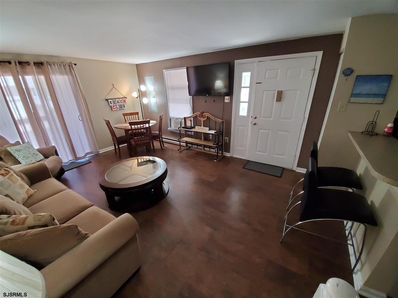 9720 Winchester Ave #B - Photo 2 of 25