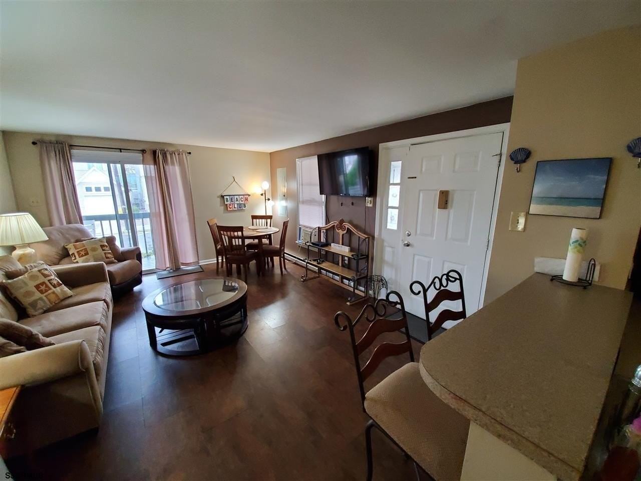 9720 Winchester Ave #B - Photo 5 of 25
