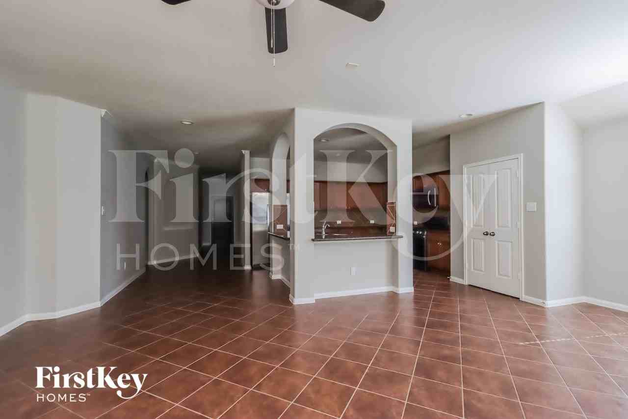 240 Country Crossing Cir - Photo 4 of 16