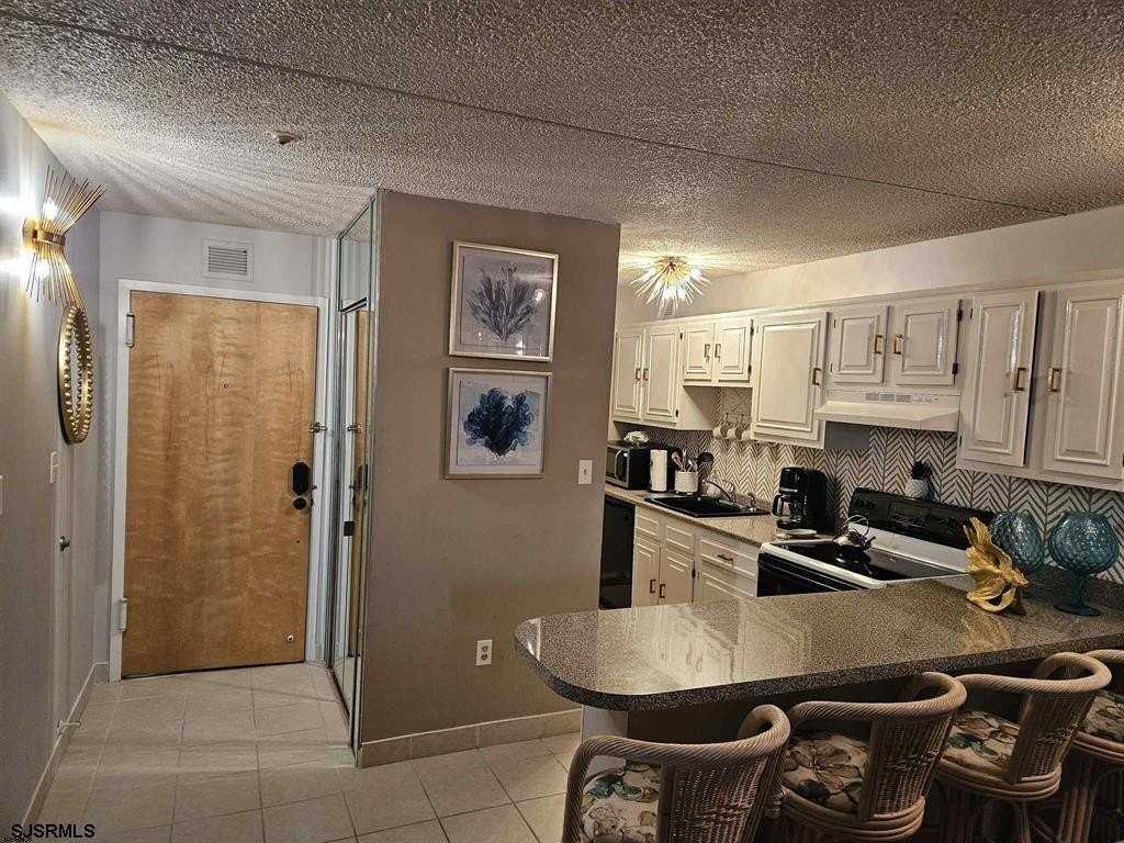 935 Ocean Ave #300 - Photo 3 of 10