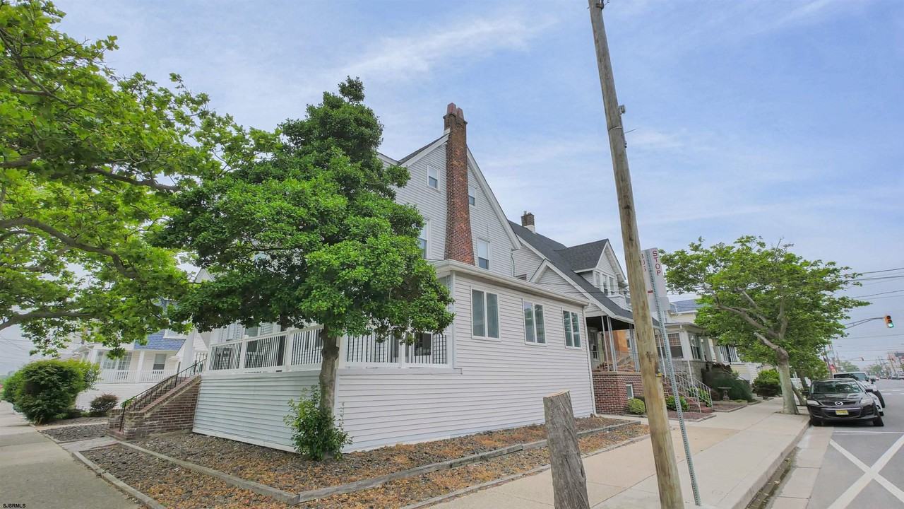 1 N Surrey Ave - Photo 3 of 36