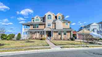 909 N Cambridge Ave - Photo 1 of 1