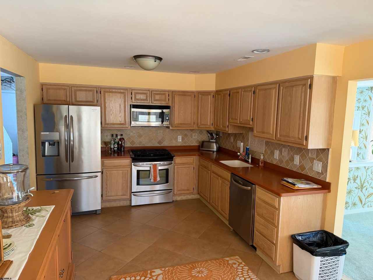 8214 Lagoon Dr - Photo 2 of 10