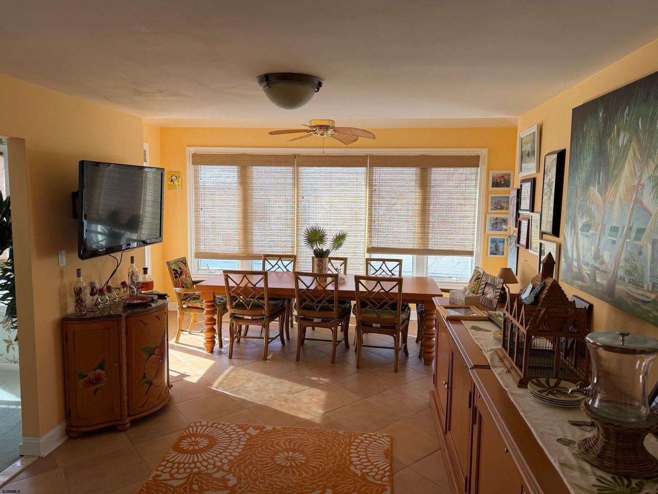 8214 Lagoon Dr - Photo 3 of 10