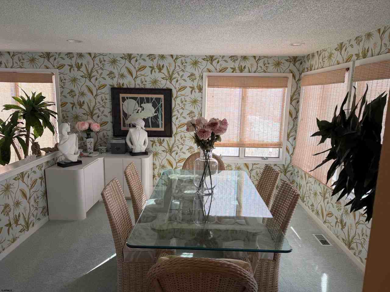 8214 Lagoon Dr - Photo 4 of 10