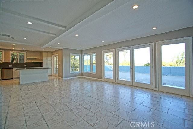 3915 Fredonia Dr - Photo 3 of 7