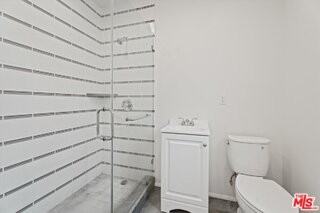 207 S Reeves Dr - Photo 5 of 8