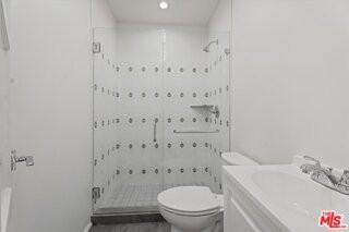207 S Reeves Dr - Photo 7 of 8