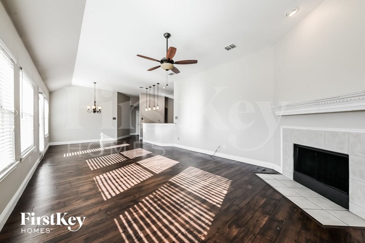 502 Dover Park Trl - Photo 2 of 16