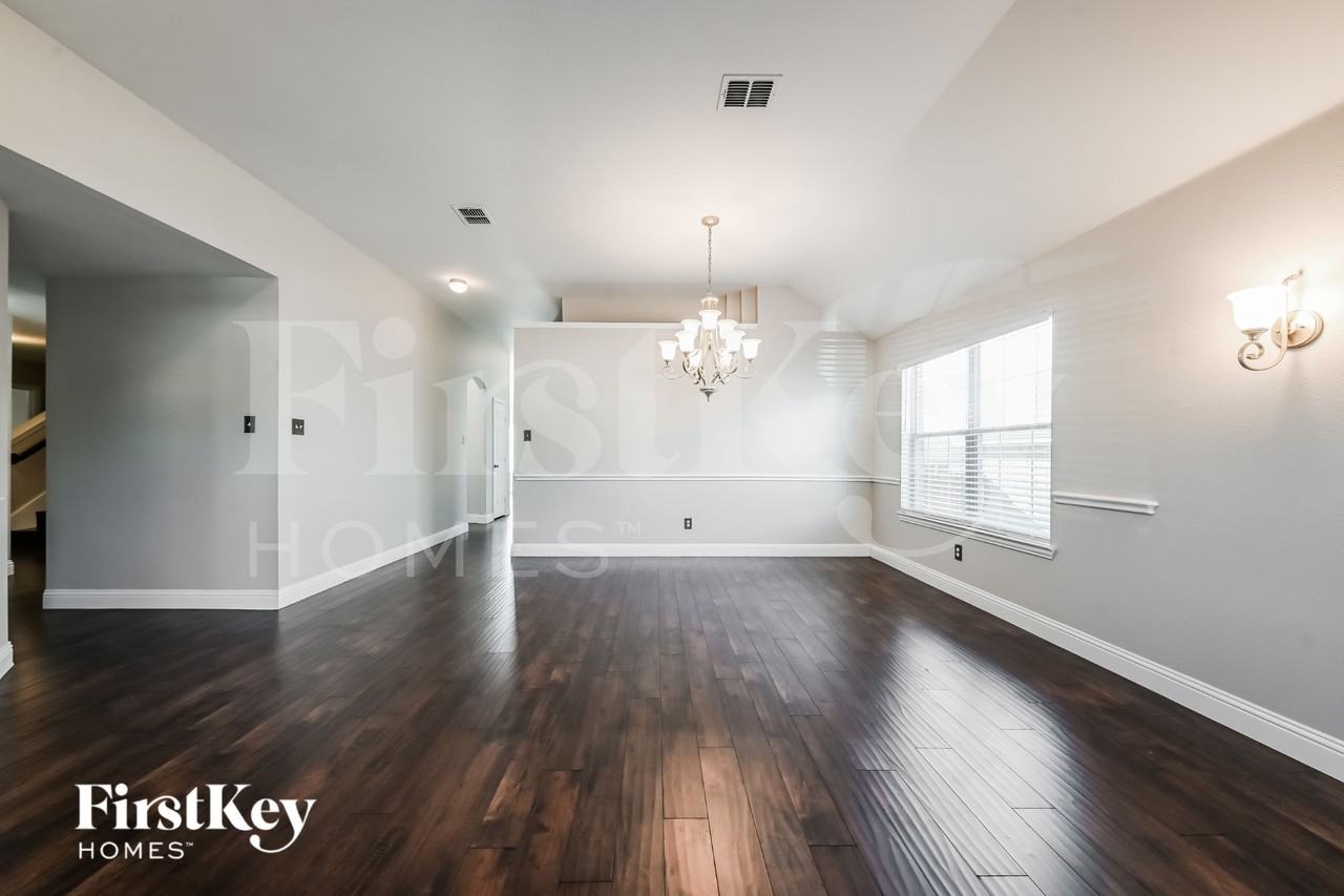 502 Dover Park Trl - Photo 4 of 16
