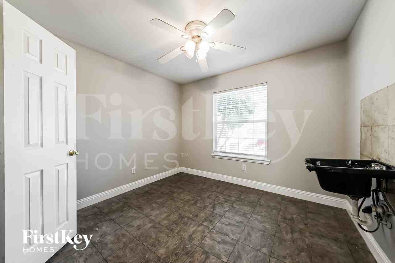 502 Dover Park Trl - Photo 7 of 16
