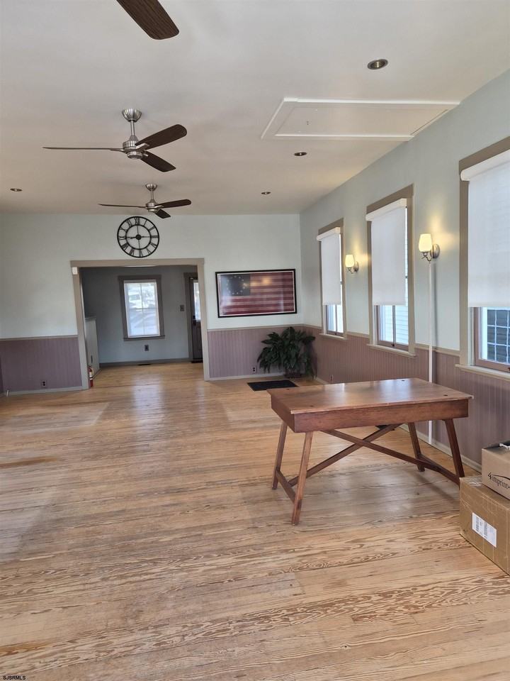 220 Vine St - Photo 3 of 3