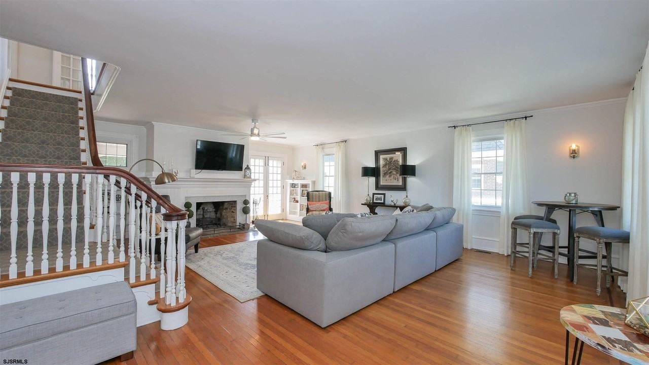 6104 Ventnor Ave - Photo 3 of 26