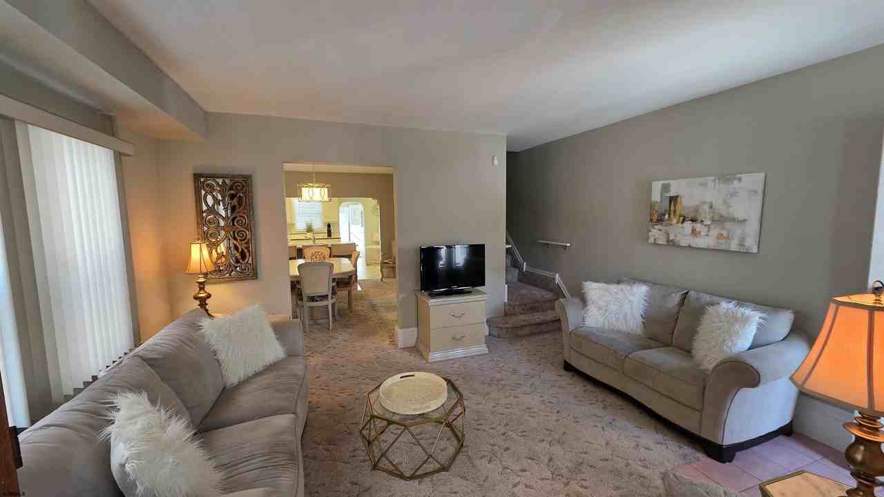 34 N Montgomery Ave - Photo 3 of 28