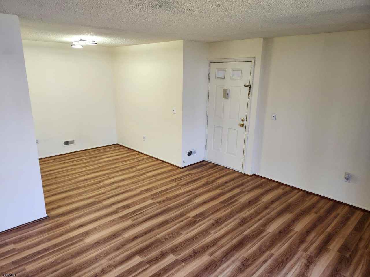 25 Liberty Ct #25 - Photo 4 of 17