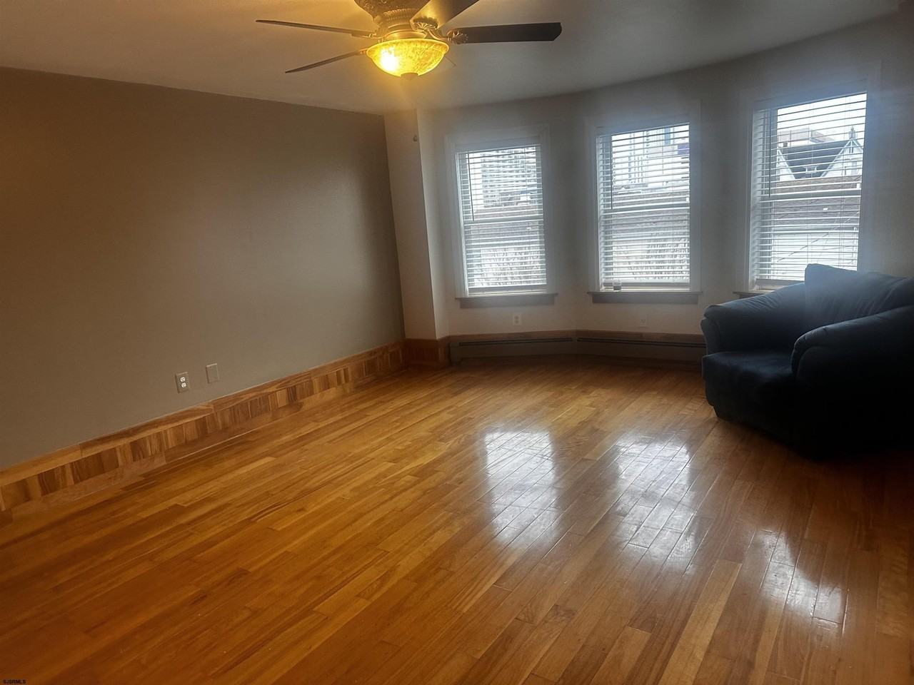 1109 Arctic Ave - Photo 2 of 13