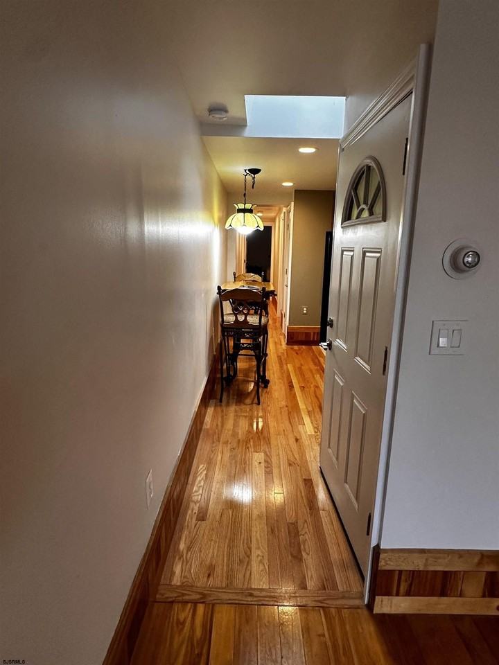 1109 Arctic Ave - Photo 4 of 13