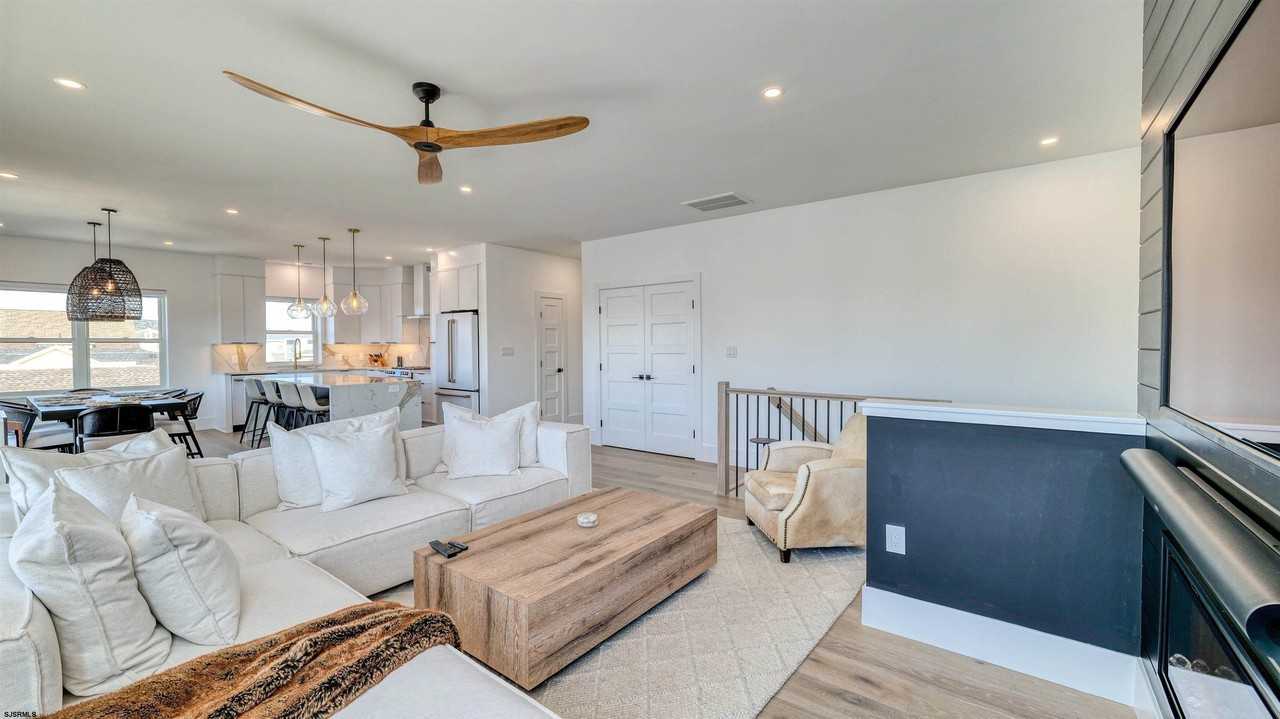107 N New Haven Ave #2 - Photo 4 of 27