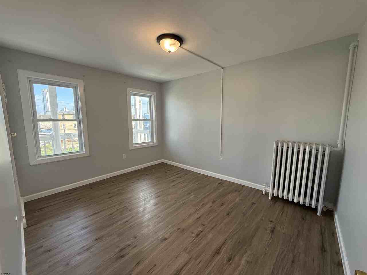 821 Baltic Ave - Photo 3 of 14