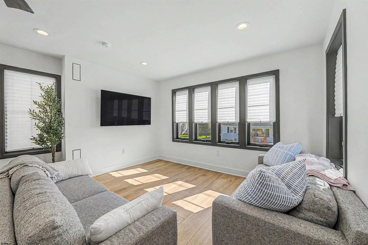 431 N Oxford Ave - Photo 4 of 26