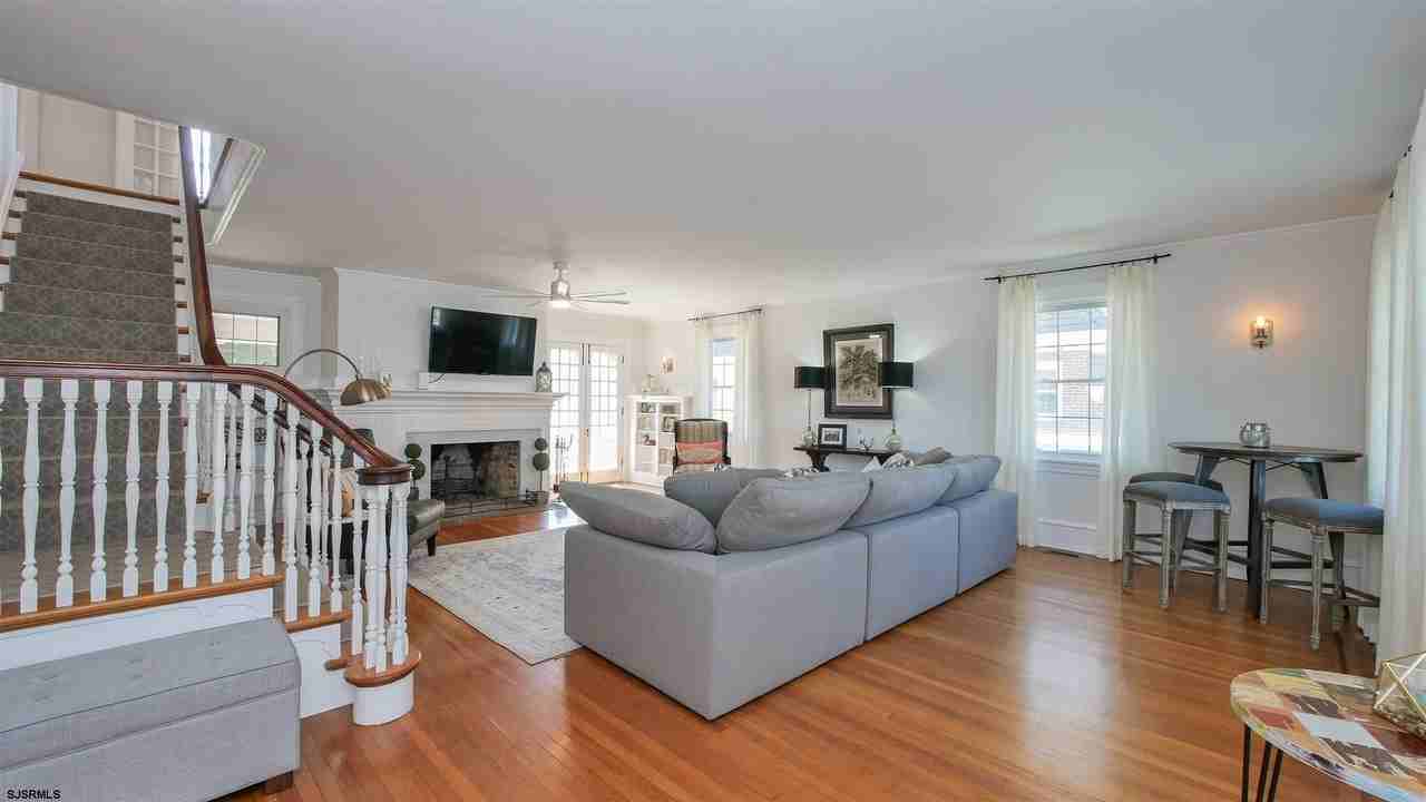 6104 Ventnor Ave - Photo 3 of 26