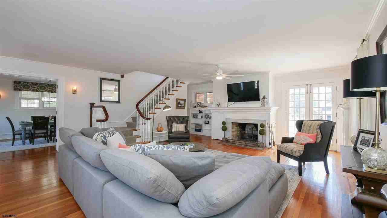 6104 Ventnor Ave - Photo 4 of 26
