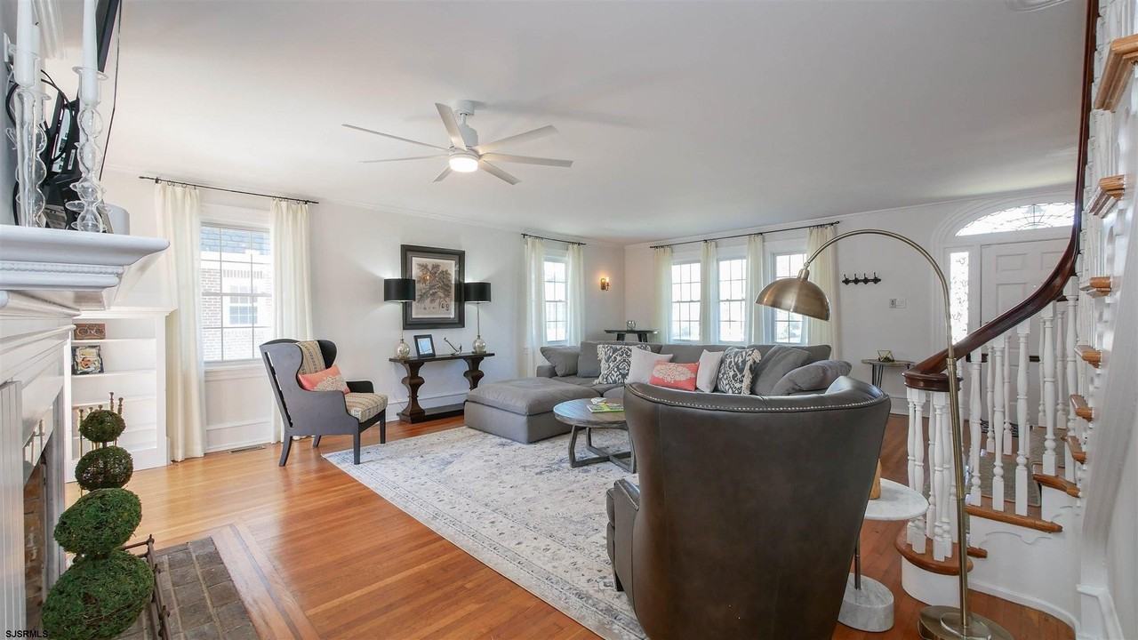 6104 Ventnor Ave - Photo 5 of 26