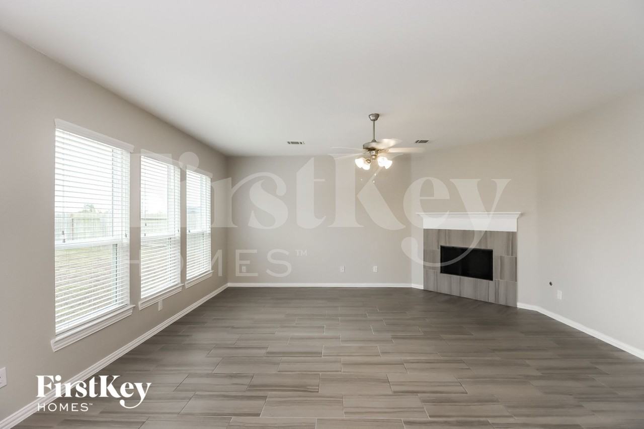 10107 Stone Brair Dr - Photo 3 of 15